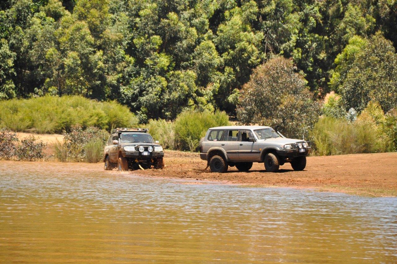 Two Bogged 4wds at Waroona Dam