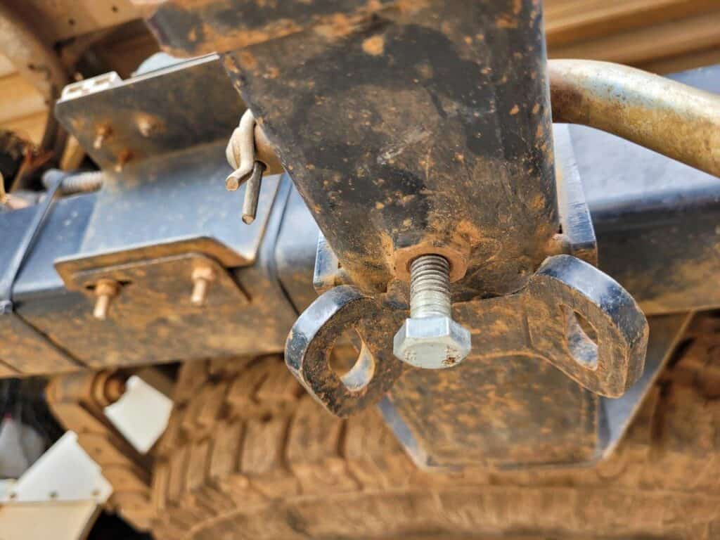 How to remove a stuck hitch in your tow bar