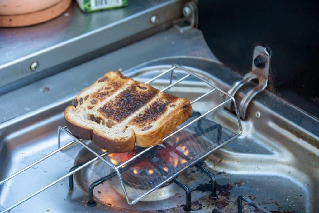 How to easily cook toast when camping (with minimal gear)