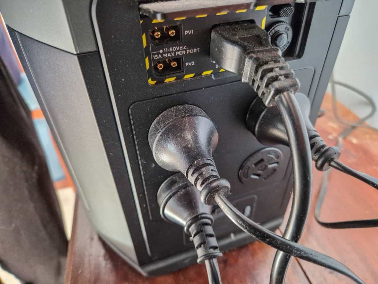 Ecoflow Delta Max 2 outlets